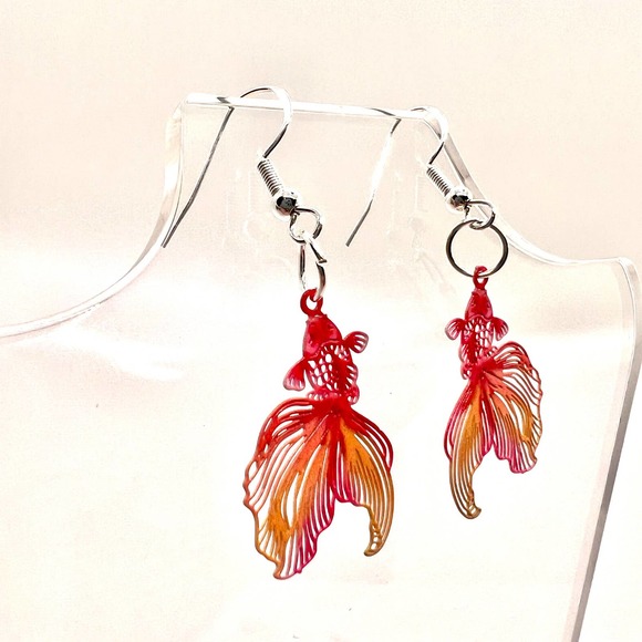 Red Beta Fish Earrings - Fish Bowl Earrings - Water Earrings - Picture 3 of 10